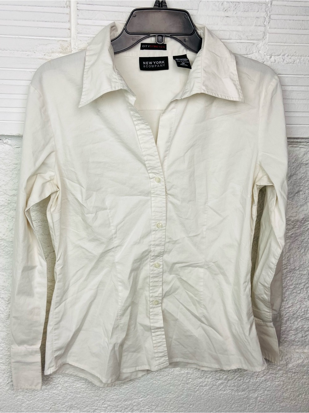 New York & Company city stretch Cream Button-Down Collared Shirt size medium